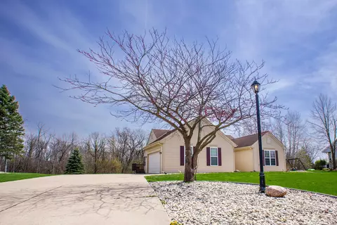 209 Hunters Glen Ln, Johnson Creek, WI 53038