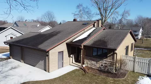 1155 Sandhill Dr, Green Bay, WI 54313