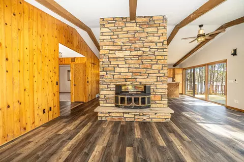 Living - 961 Elm Dr, Eagle River, WI 54521 photo 2 of 8