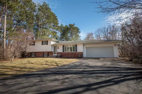 2250 Heatherton Ln, Plover, WI 54467