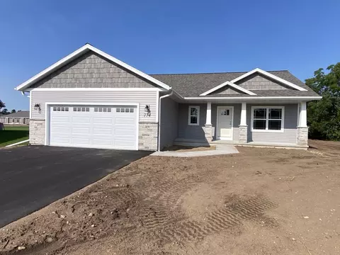 774 Red Sunset Ct, Plover, WI 54467