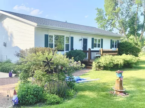 7068 Wiczek Rd, Plover, WI 54467