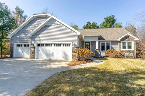2525 Auburn Ridge Dr, Plover, WI 54467