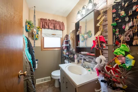 Bath - 808 Jack St, Rothschild, WI 54474 photo 1 of 2