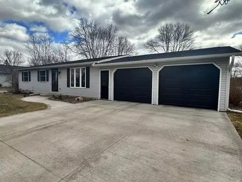 111 W Elm St, Abbotsford, WI 54405