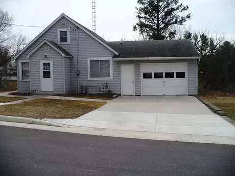 213 W Miller St, Greenwood, WI 54437