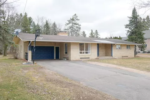 725 E Perkins St, Medford, WI 54451