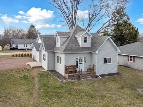 113 S West St, Loyal, WI 54446