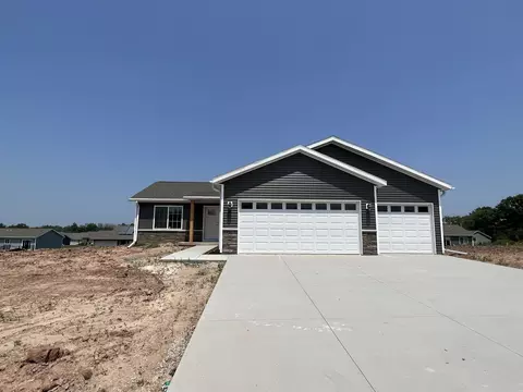 2320 Young Dr, Waupaca, WI 54981