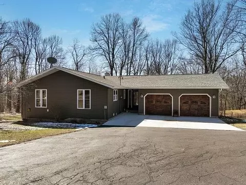 7077 Bluff Dr, Arpin, WI 54410