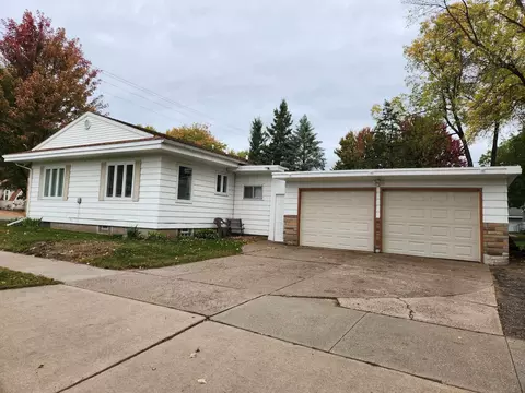 713 S Peach Ave, Marshfield, WI 54449