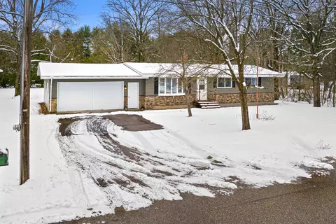 5740 Wazeecha Ave, Wisconsin Rapids, WI 54494