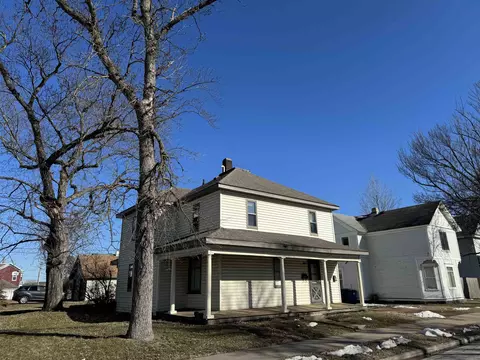 613 S 3rd Ave, Wausau, WI 54401