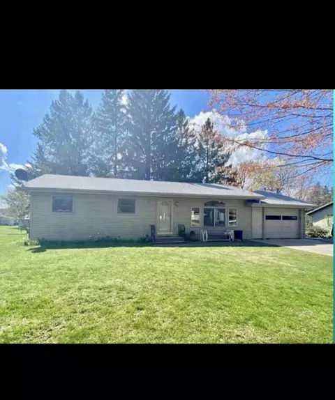 20 State St, Neillsville, WI 54456