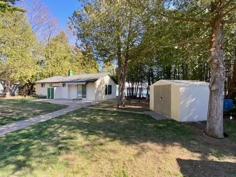 3034 E Lake Helen Dr, Rosholt, WI 54473