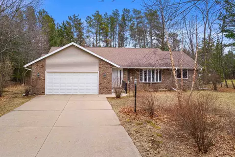 3225 Leahy Ave, Stevens Point, WI 54481