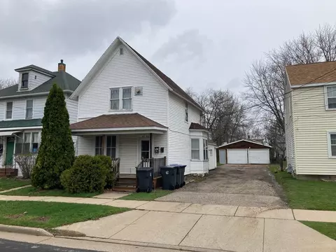 313 W Arnold St, Marshfield, WI 54449