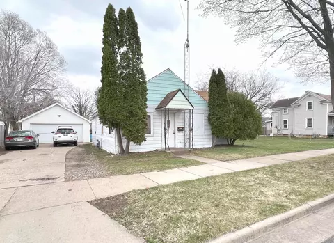1227 S 10th Ave, Wausau, WI 54401