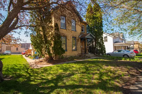 208 W Pleasant St, Portage, WI 53901