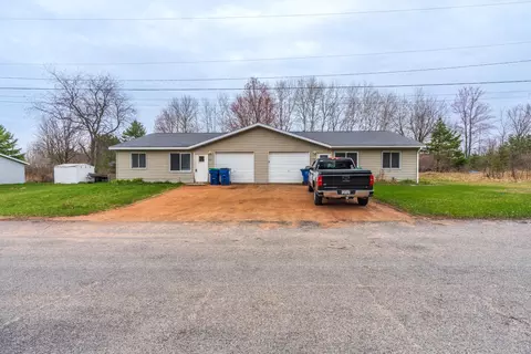 516-518 Clark St, Hatley, WI 54440
