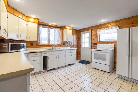 Kitchen - 417 E Somo Ave, Tomahawk, WI 54487 photo 5 of 5