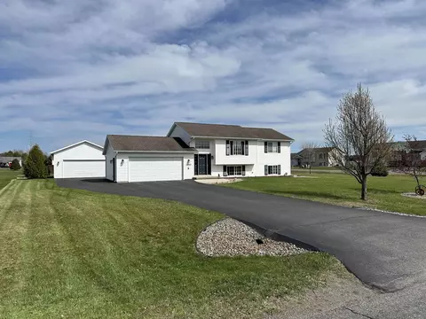 2260 Crystal View Dr, Kronenwetter, WI 54455