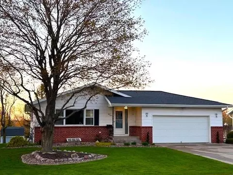 812 Maraview Dr, Marathon, WI 54448