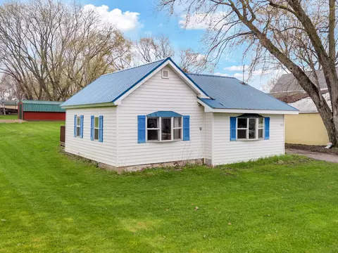 Exterior - 516 N Monroe St, Loyal, WI 54446 photo 3 of 5