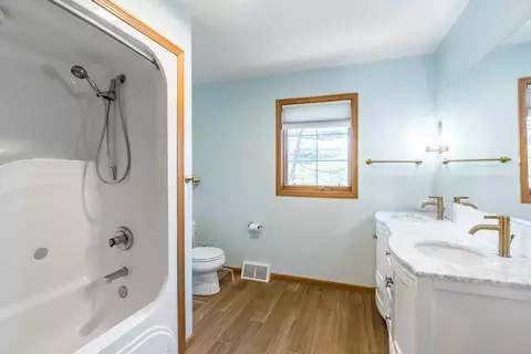 Bath - 4606 River Bend Rd, Weston, WI 54476 photo 4 of 7