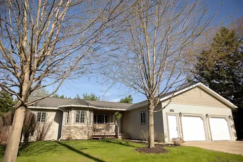 2403 S Palmetto Ave, Marshfield, WI 54449