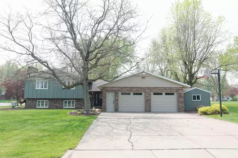 301 W Hickory St, Abbotsford, WI 54405