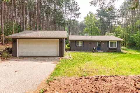 7695 Circle Dr, Waupaca, WI 54981