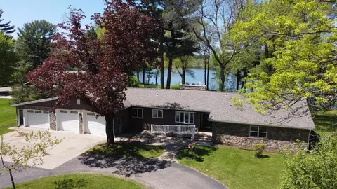 1760 Riverwood Ln, Wisconsin Rapids, WI 54494