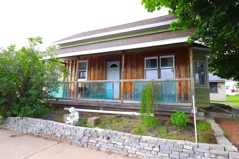 808 3rd St, Marathon, WI 54448