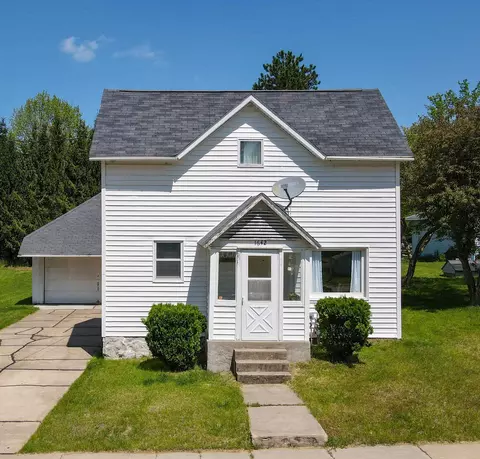 1642 Oak St, Almond, WI 54909