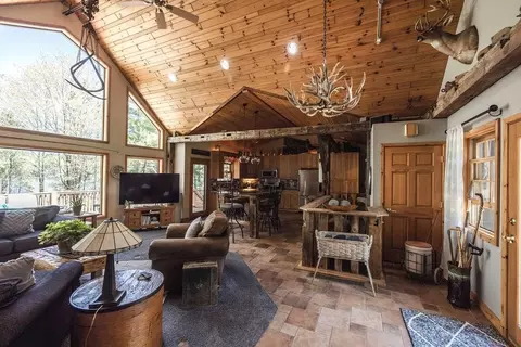Living - 2305 Forest Dr, Tomahawk, WI 54487 photo 3 of 9