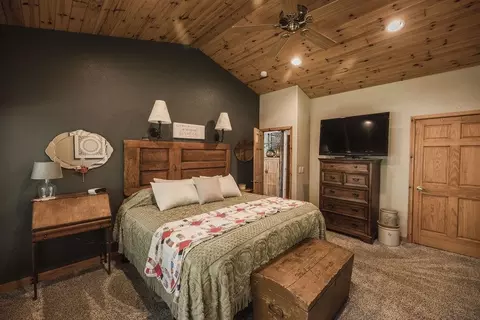 Bedroom - 2305 Forest Dr, Tomahawk, WI 54487 photo 2 of 6