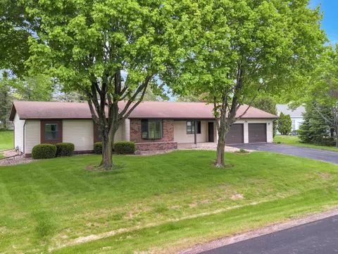 2301 Meadowbrook Dr, Marshfield, WI 54449