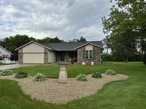 720 Oakwood Dr, Plover, WI 54467