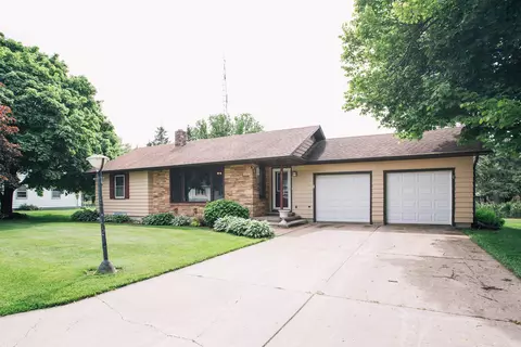 307 N West St, Loyal, WI 54446