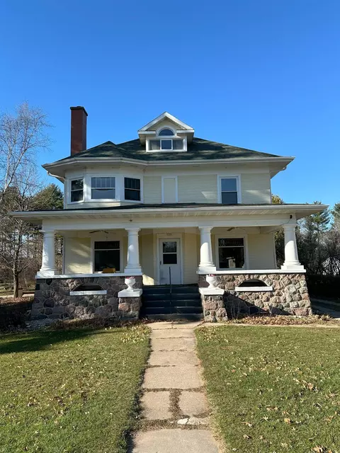 733 Depot St, Manawa, WI 54949