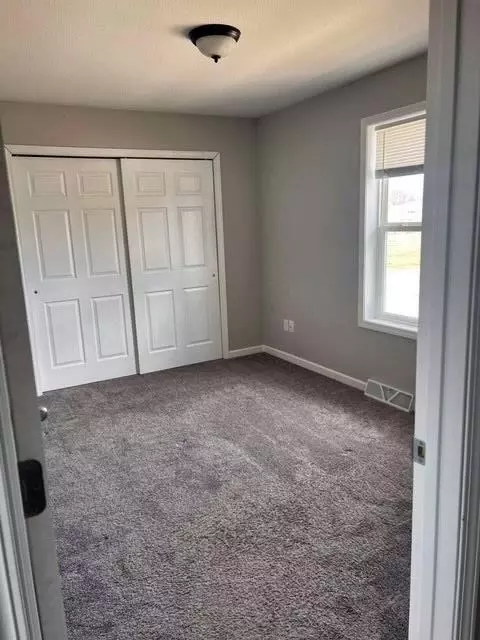 700 E 2nd St, Marshfield, WI 54449 photo 7