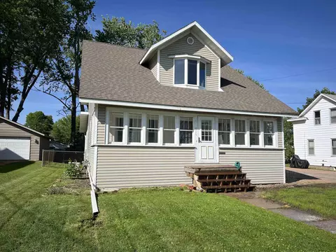 715 W Arnold St, Marshfield, WI 54449