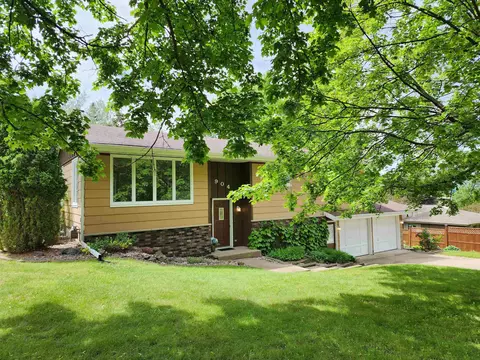 904 S 12th St, Wausau, WI 54403