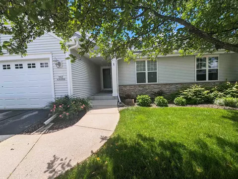 n52w35293 Lighthouse Ln, Oconomowoc, WI 53066