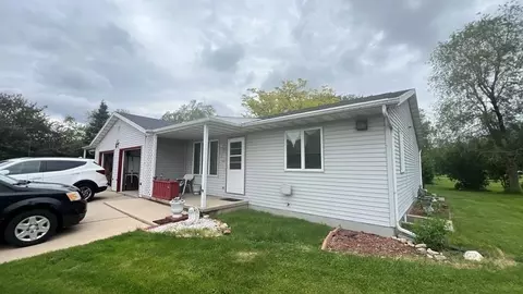 501-503 Trenton St, Fox Lake, WI 53933