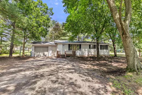 8421 Aqua Dr, Nekoosa, WI 54457