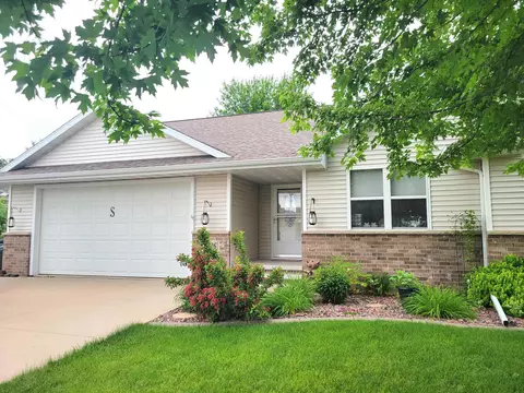 2326 High Meadows Ln, Neenah, WI 54956