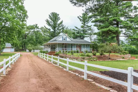 129 Cedar St W, Stevens Point, WI 54481