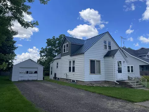 511 W Central St, Loyal, WI 54446